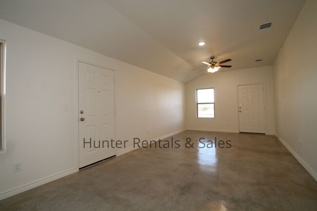 Photo - 1810 Ponca Trce