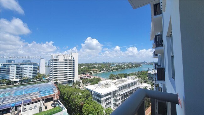 Photo - 6039 Collins Ave Unidad 1535