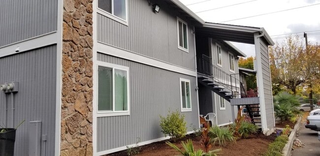 Building Photo - Updated 1BD Apartment Near Downtown with Balcony & Modern Kitchen Updates off street parking Unit 7721