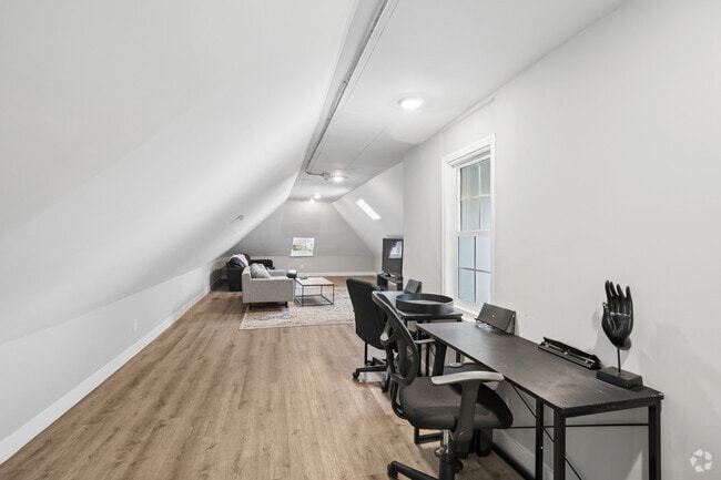 Loft - 3228 Adeline
