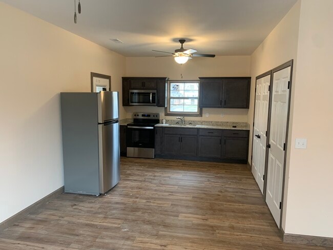 Photo - 514 Gillham St