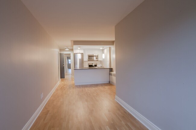 Photo - 3460 Rue Durocher Unit 408