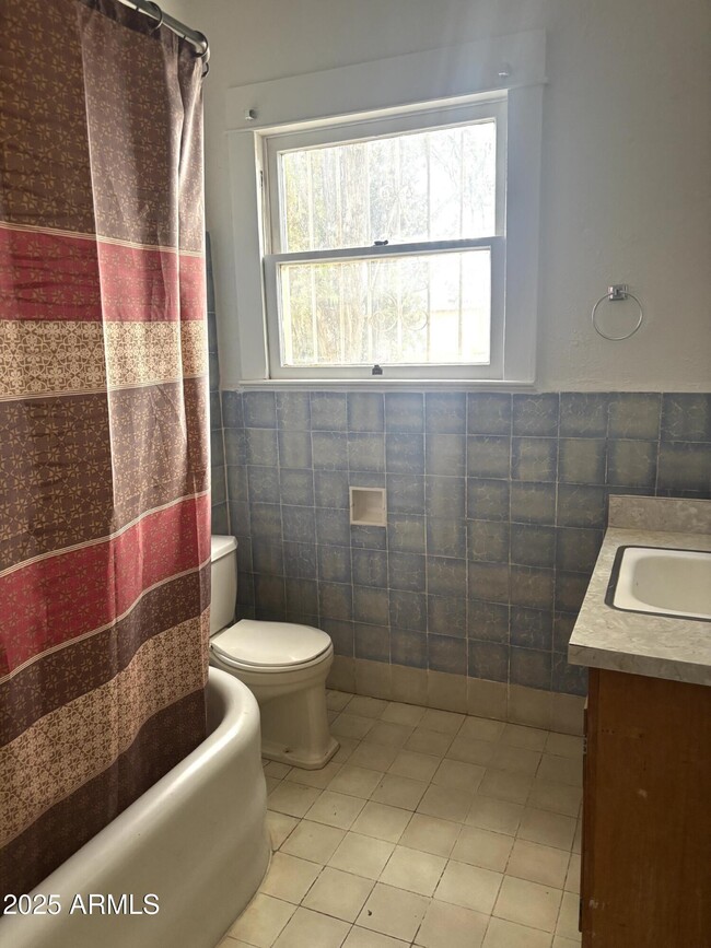 Photo - 1504 E 12th St