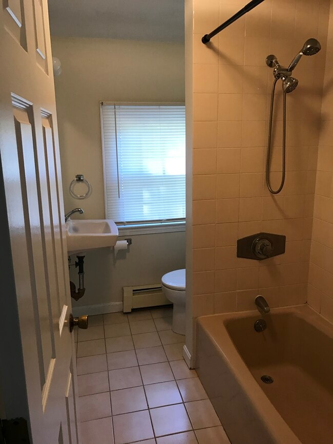 Building Photo - 206 North Rd