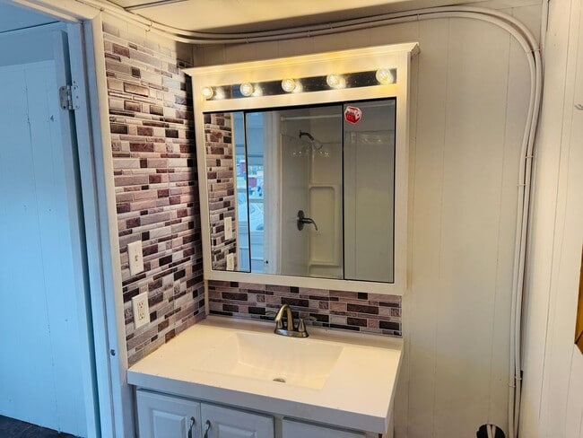 Photo - Pet Friendly Trailer Unit Pet Friendly 3 bedroom 2 bath