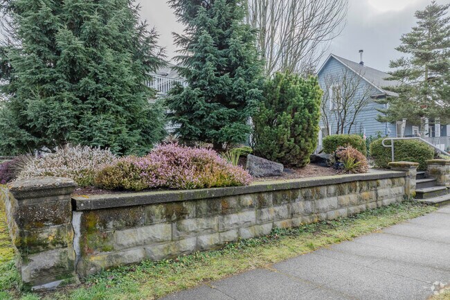 Photo - Broadway Manor