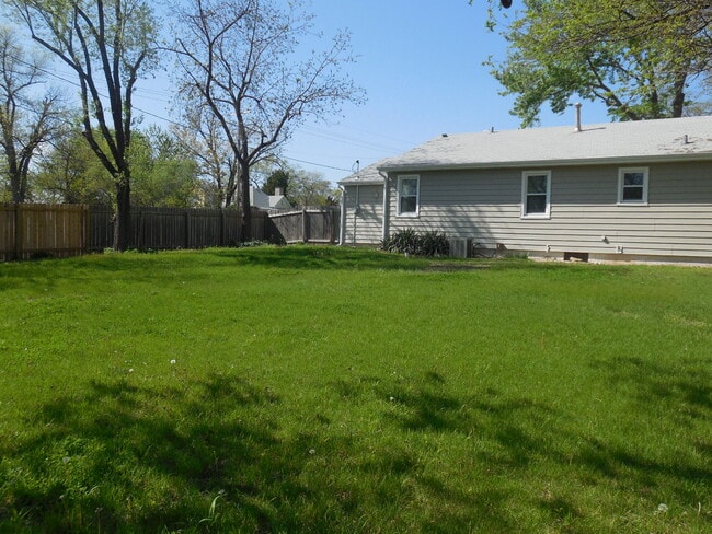 Photo - 2021 Stratford Rd