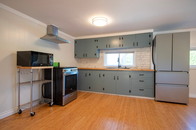 Building Photo - 11000 SW Walnut St Rental