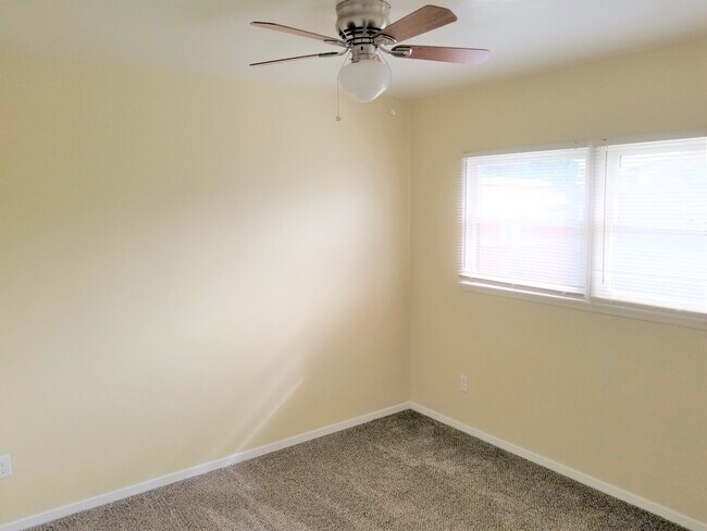 Photo - 1075 E Oakland Ave Unit 1079