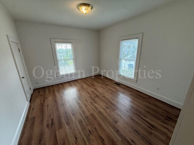 Photo - 1034 Franklin St SW