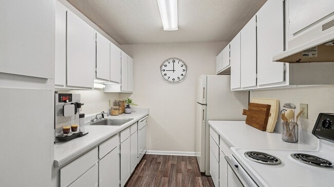 Kitchen - Westchester Key Apartments