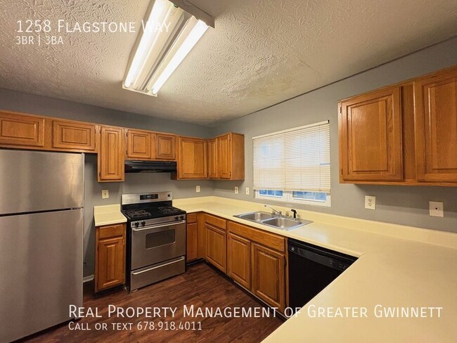 Photo - 1258 Flagstone Way NW