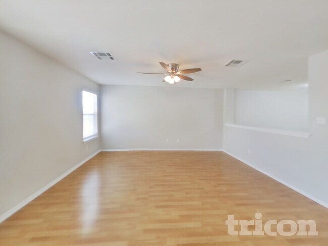 Photo - 201 Outfitter Dr