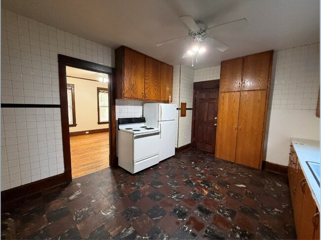 Photo - 1975 E Washington Ave Unit 1B (Back)