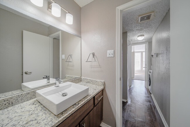 Woodside At Lake Highlands Apartment Homes