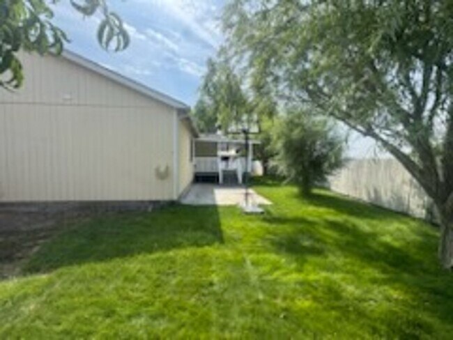 Photo - 2089 NW Eucalyptus Dr