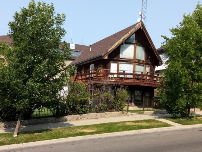 Building Photo - 214 E Broadway St Unit General Rental Application