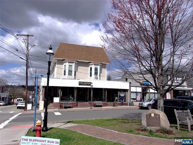 Building Photo - 1 Hawthorne Ave Unit 1