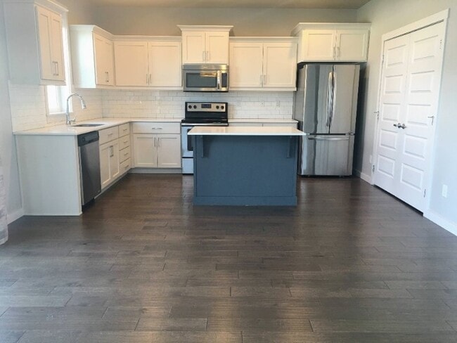 Photo - Spacious 4-Bedroom Rental Home with Quartz Countertops in Meridian!