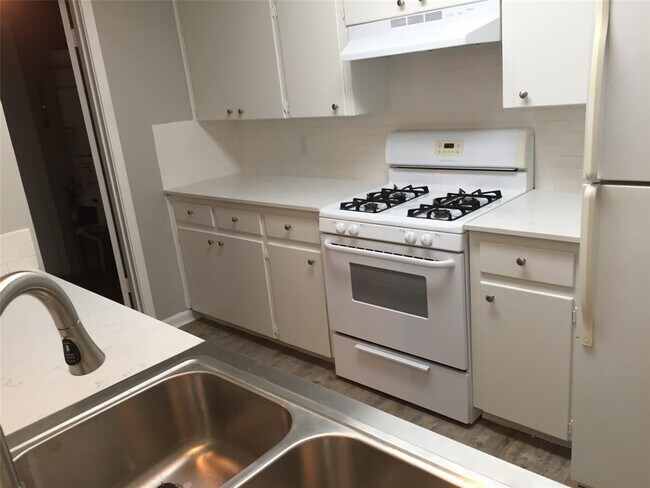 Photo - 1910 Westridge Dr