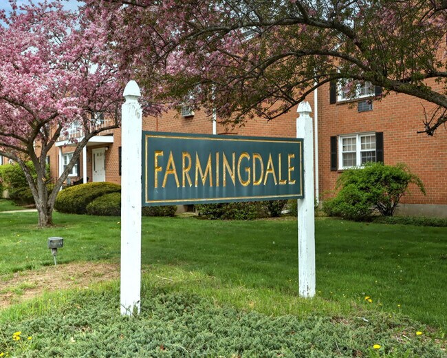 Farmingdale Condo COmplex - 49 Grandview Dr Unidad D