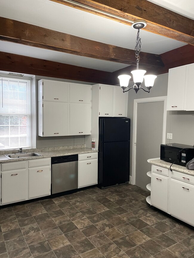 Photo - 9 E Market St