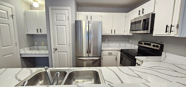 Photo - 2025 Erving Cir