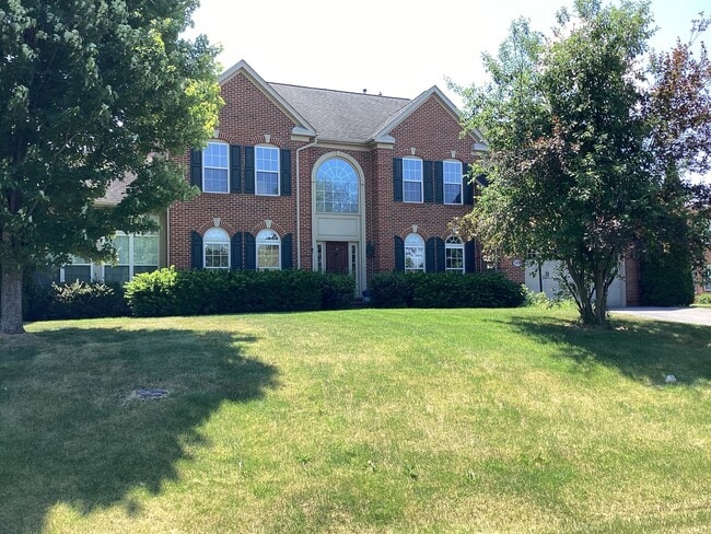 Building Photo - House in Country Club Estates