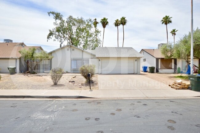 Building Photo - 4265 E Vineyard Rd Rental