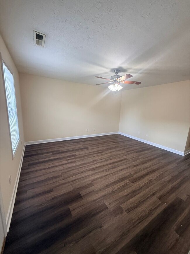 Photo - Great townhouse for quiet family living