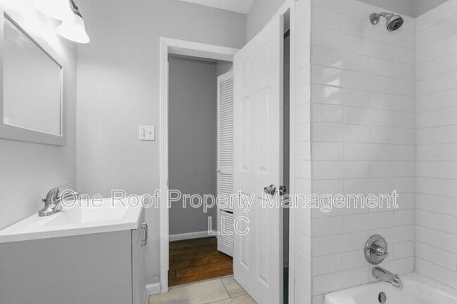 Photo - 937 Metropolitan Ave