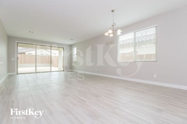 Photo - 18004 W Fulton St