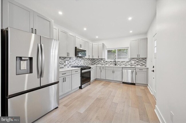 Building Photo - 1512 N Newkirk St Rental