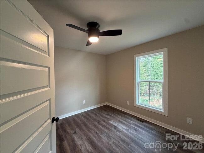 Photo - 620 W Bell St