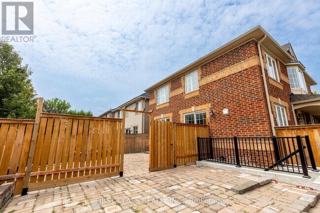 Photo - 802 Yates Dr