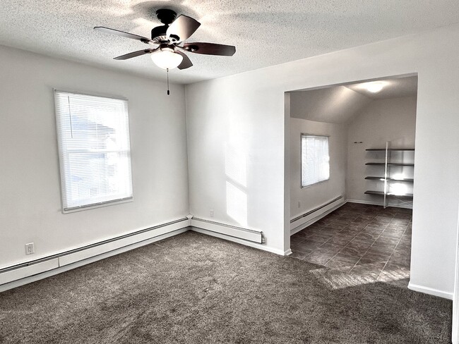 Photo - 43 Lyton Pl W Unit # 2