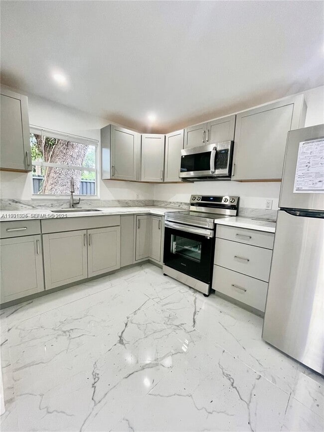 Photo - 18500 NE 1st Ct Unidad 2