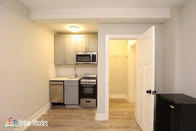 Photo - 541 W Belmont Ave