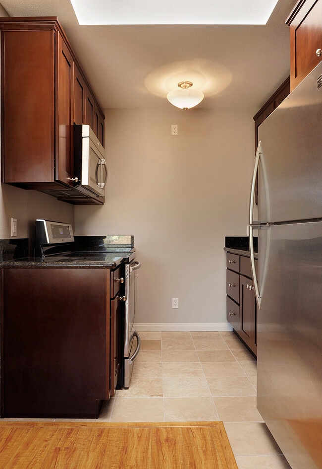 Photo - 340 N La Fayette Park Pl