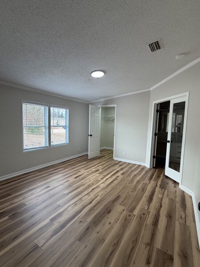 Photo - 450 Wendy Ln