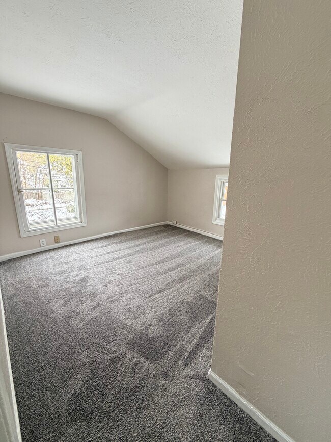 Photo - 118 W Grove St