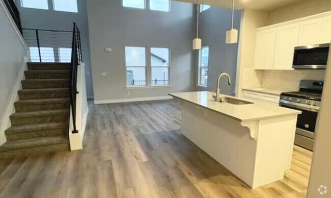 Building Photo - Spacious 3-Bedroom End-Unit Townhome in He...