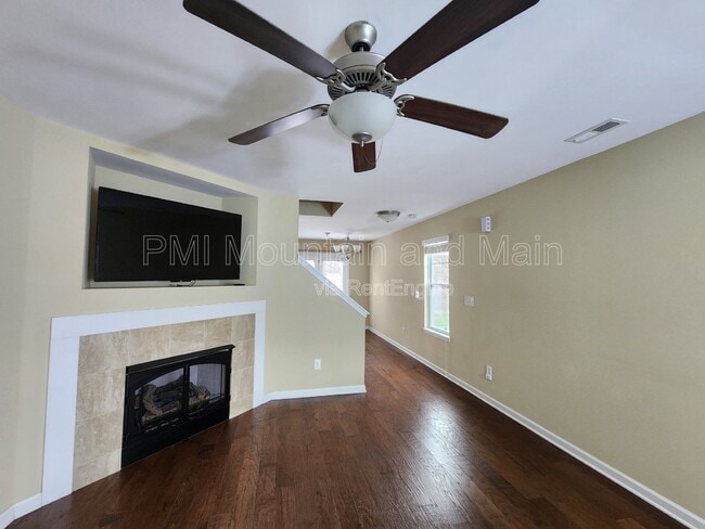 Photo - 19 Barnett Shoals Dr