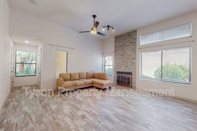 Photo - 10205 Las Casitas St NE