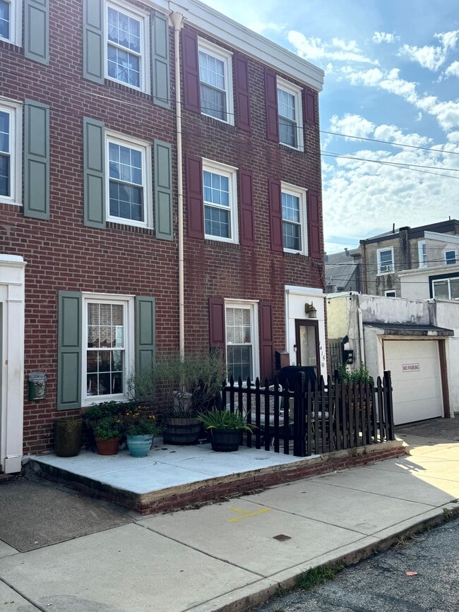 Building Photo - 1415 E Hewson St Rental