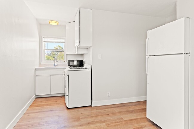 170 Belleview Dr Unit 170 (Rear Upper)