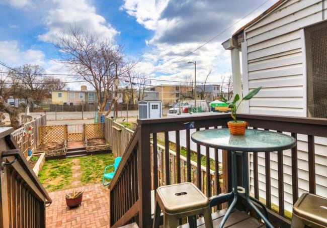 Photo - 733 18th St NE