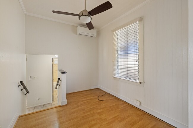 Photo - 3-bedroom, 2-bath single-family home with a covered porch and parking. Ideally located near Diamo...