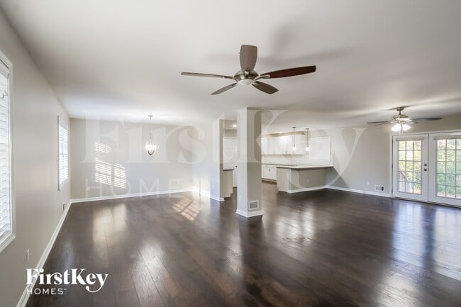 Photo - 61 Vanya Ln SE