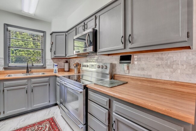 Photo - 1810 E 32nd St